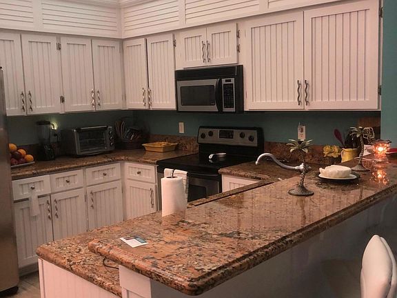 5th image of 4399 Woodstock Dr APT C