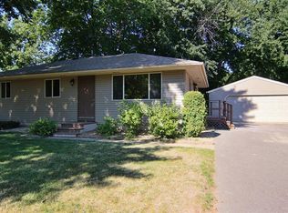 580 Grange Ave N, Oakdale, MN 55128