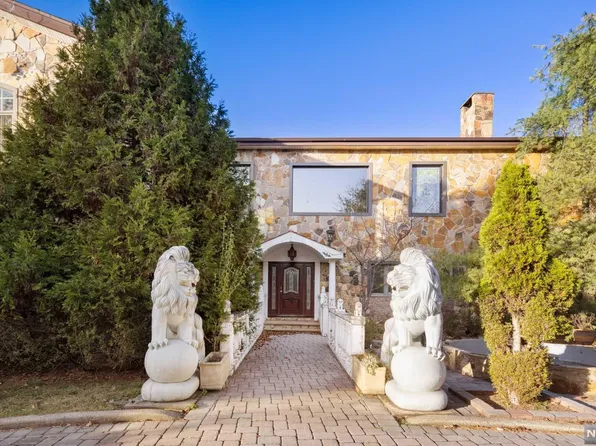 108 Old Tappan Rd, Old Tappan, NJ 07675