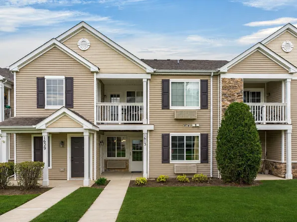 1613 Silverstone Dr #1613, Carpentersville, IL 60110