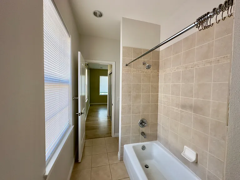 968 S Highland Ave — Photo 17