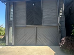 1050 N Demaree St, Visalia, CA 93291