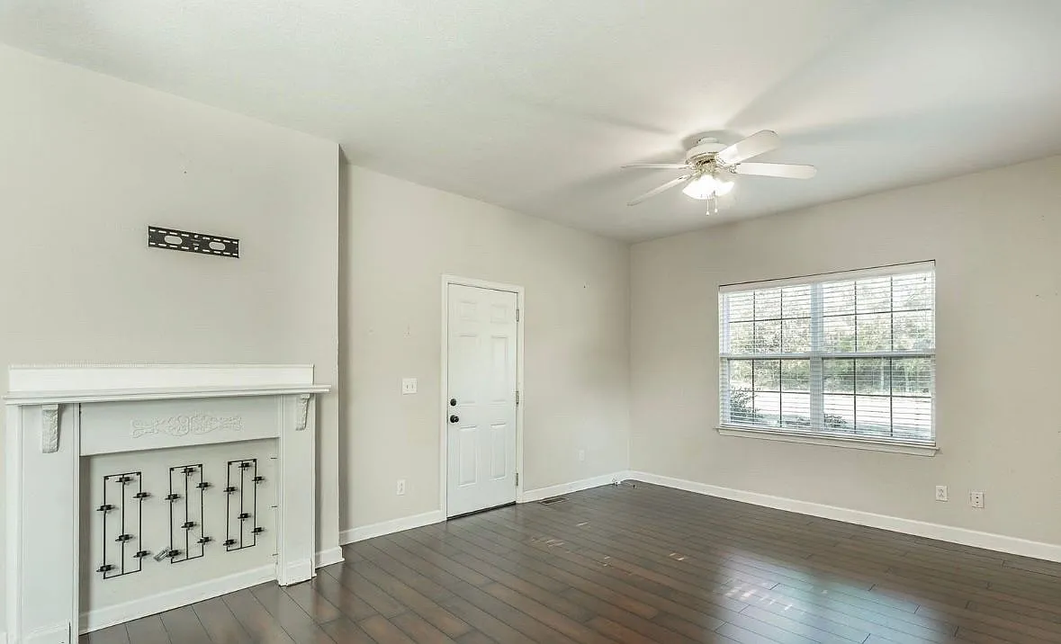 815 Hamilton Ave — Photo 2