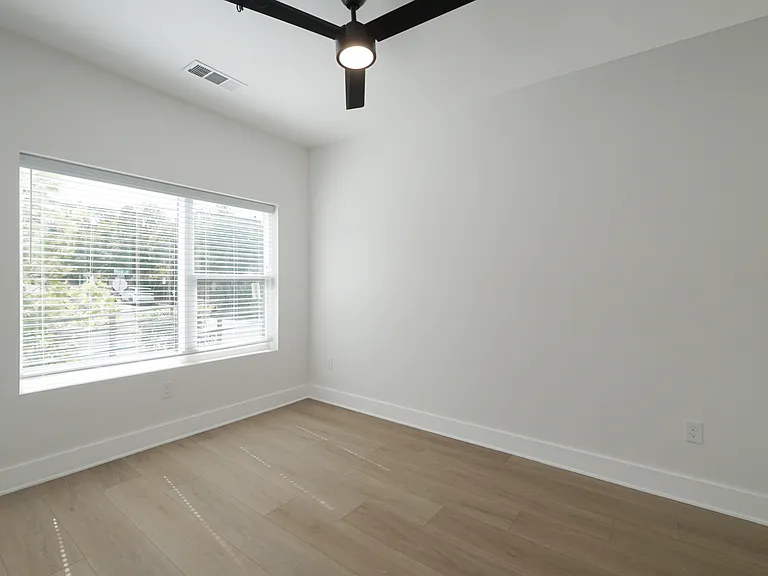 3000 Duval St #103 — Photo 9