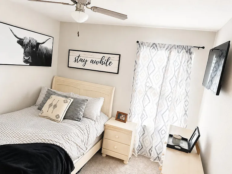 Furnished guest room #1