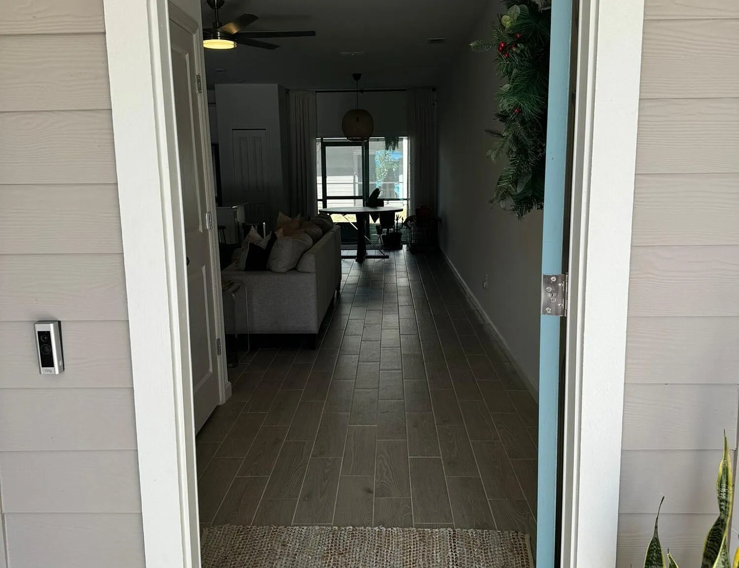 3 bed, 2.5 bath, 1660 sqft, $2,100 — Photo 3