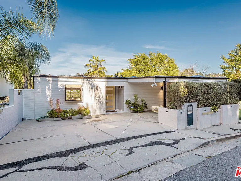 3352 Oak Glen Dr — Photo 1