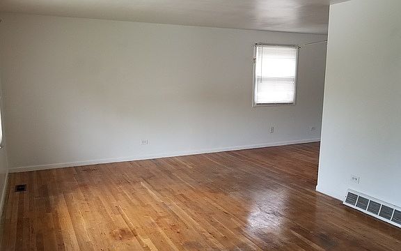 3rd image of 21941 Clyde Ave