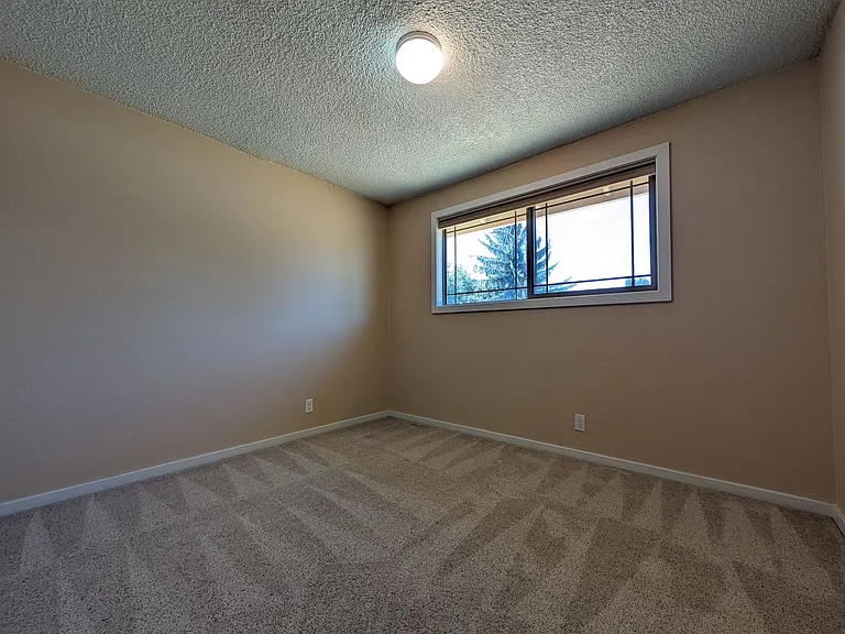 2145 Laurelhurst Dr — Photo 14