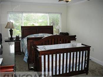 4th image of 950 Broadway St APT 105