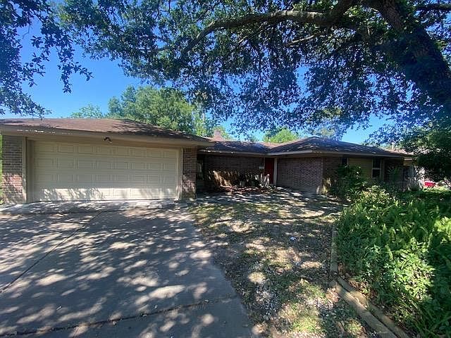 1st image of 2110 Curt Dr