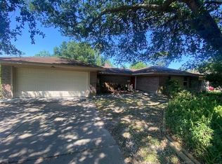 2110 Curt Dr, Groves, TX 77619