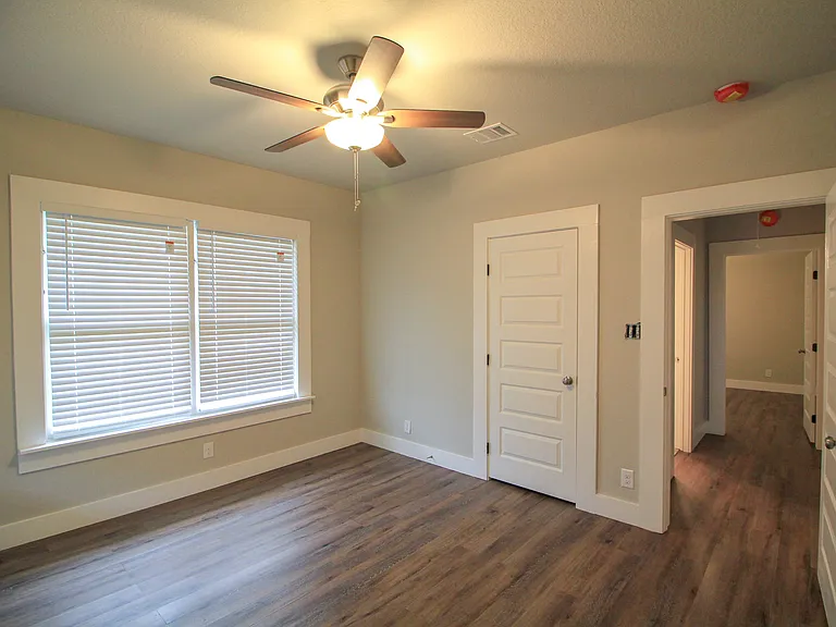 1138 Iowa St — Photo 6
