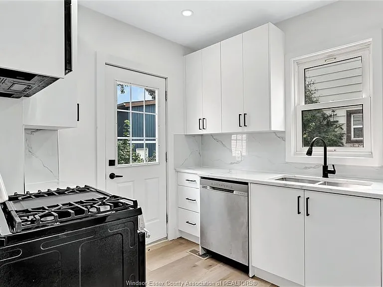 1245 Giles Blvd E — Photo 14