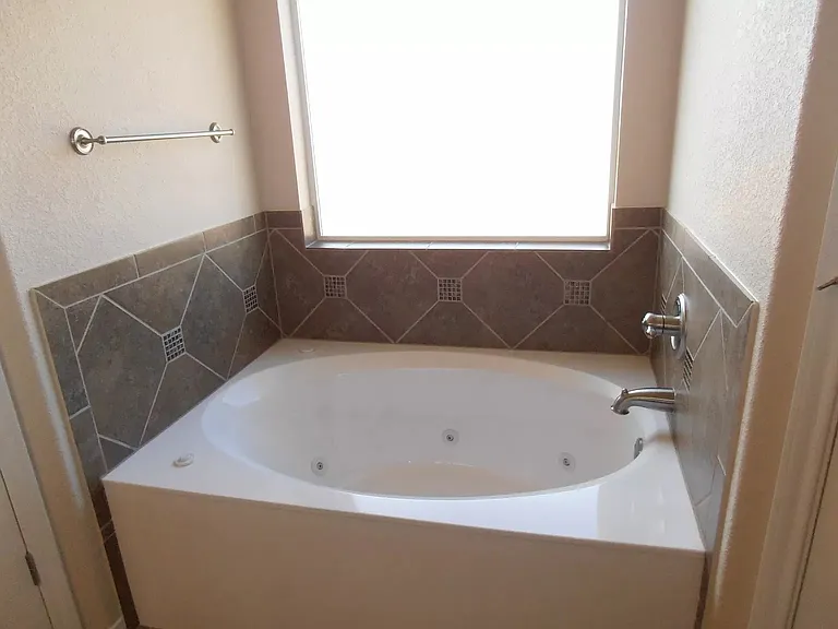 703 Hailie — Photo 10
