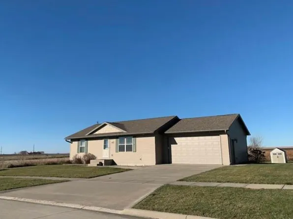 416 Jacki Dr, Lone Tree, IA 52755