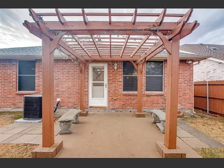 9554 Rosedale Dr — Photo 12