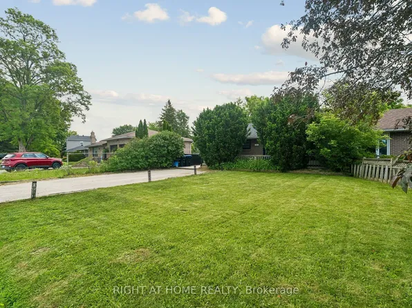 242 B Centre St, Essa, ON L0M 1B0