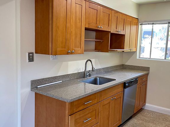 5th image of 3 Mulberry Ct APT 2
