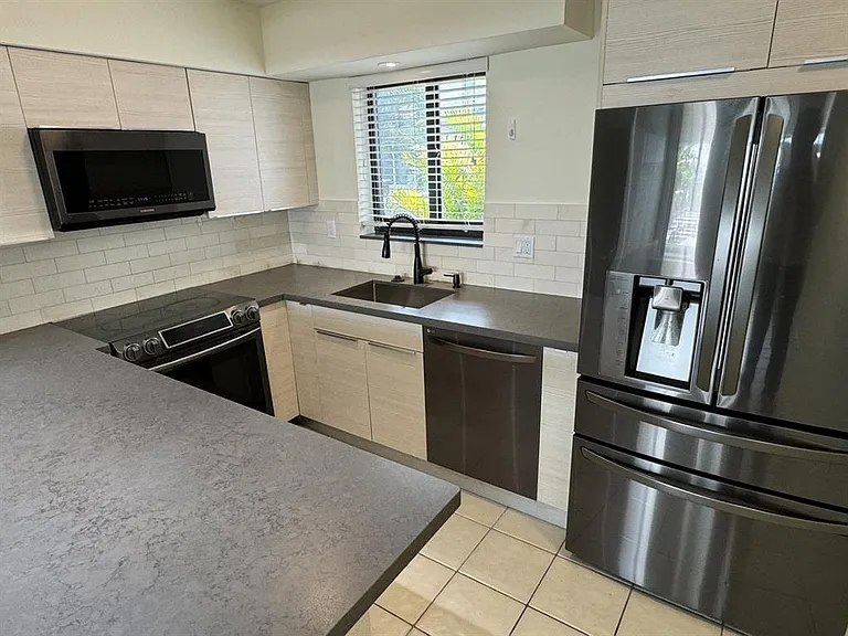 1101 NE 18th Ct #1 — Photo 2