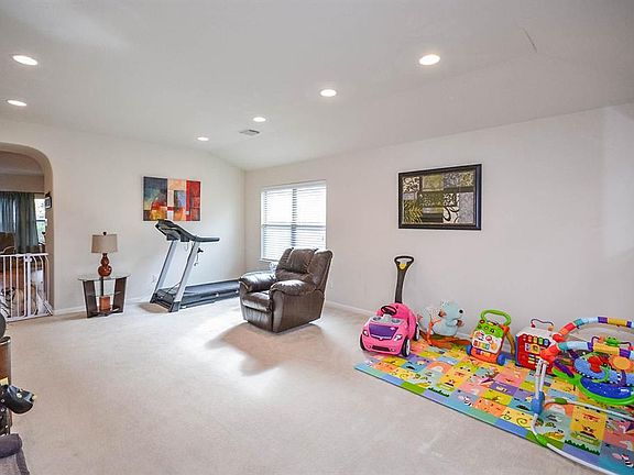4th image of 2827 Park Springs Ln