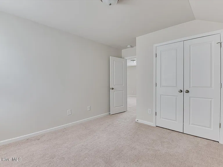 827 Justify Loop — Photo 29