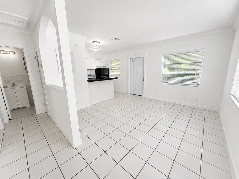 715 SW 14th Ave — Photo 4