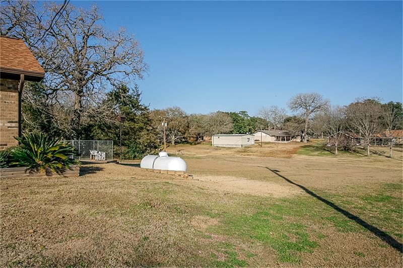 1st image of 3000 Live Oak Dr