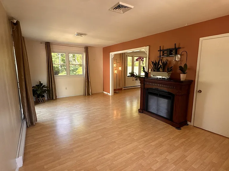 4902 Creek Dr — Photo 7