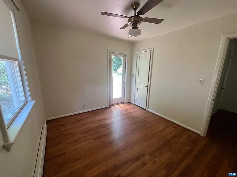 1429 Gentry Ln — Photo 9