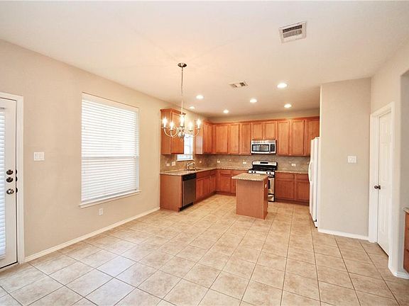 4th image of 11120 Persimmon Gap Dr