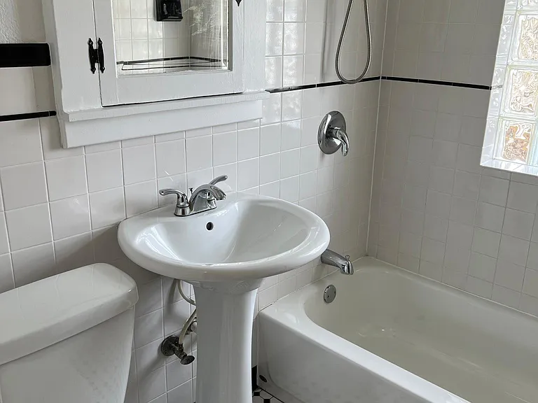250 Tremaine Ave #14 — Photo 8