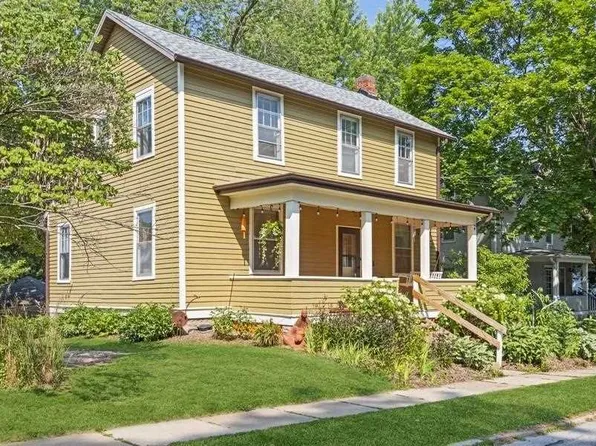 1124 Muscatine Ave, Iowa City, IA 52240