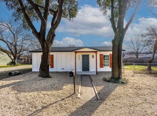 302 College St, Grandview, TX 76050