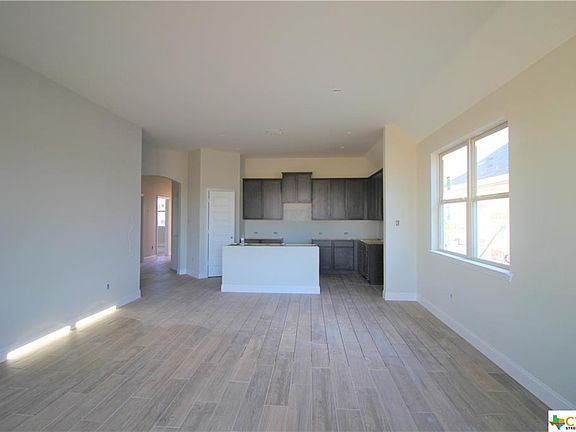 3rd image of 1315 Hillsong St