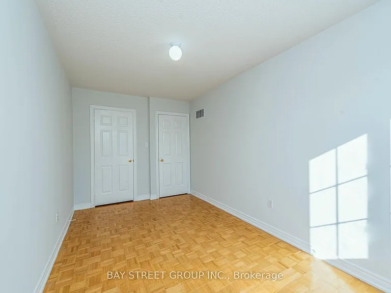 130 Royal Appian Cres — Photo 12