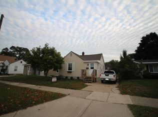 372 W 18th St, Holland, MI 49423