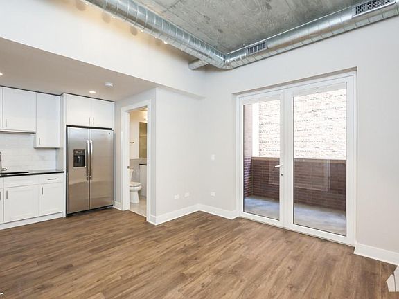 2nd image of 3835 N Broadway St #1126