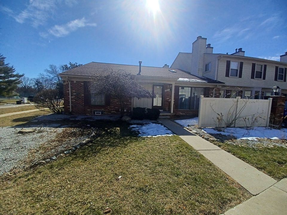 1st image of 38625 Golfview Dr W