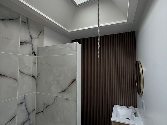 4th image of 719 S Cecil St #1