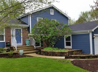 27W163 Chartwell Dr, Winfield, IL 60190