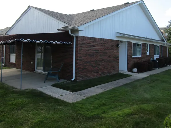 622 Country Club Dr, Saint Clair Shores, MI 48082