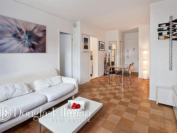 3rd image of 211 E 53rd St APT 14E