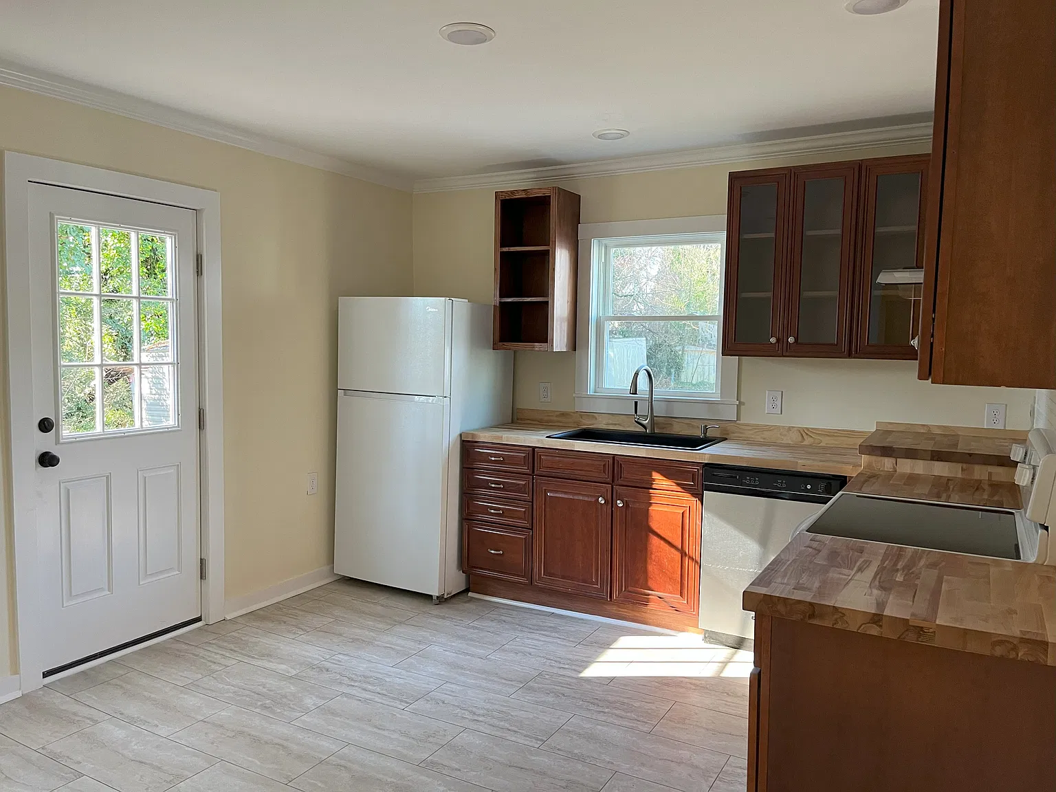 2 bed, 1000 sqft, $1,350 — Photo 4