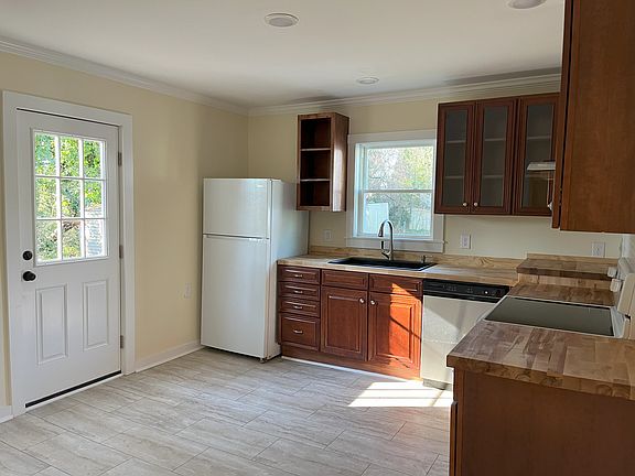 4th image of 311-317 E Elm St