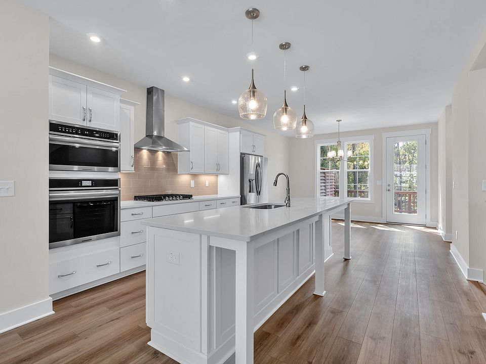1st image of 1112 Blackthorn Ln