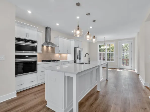 1112 Blackthorn Ln, Durham, NC 27703