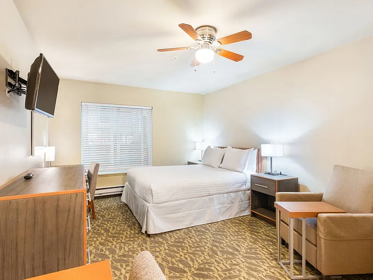 Pacific Inn Apartments — Photo 12