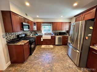 28 Delta Ct, North Brunswick, NJ 08902