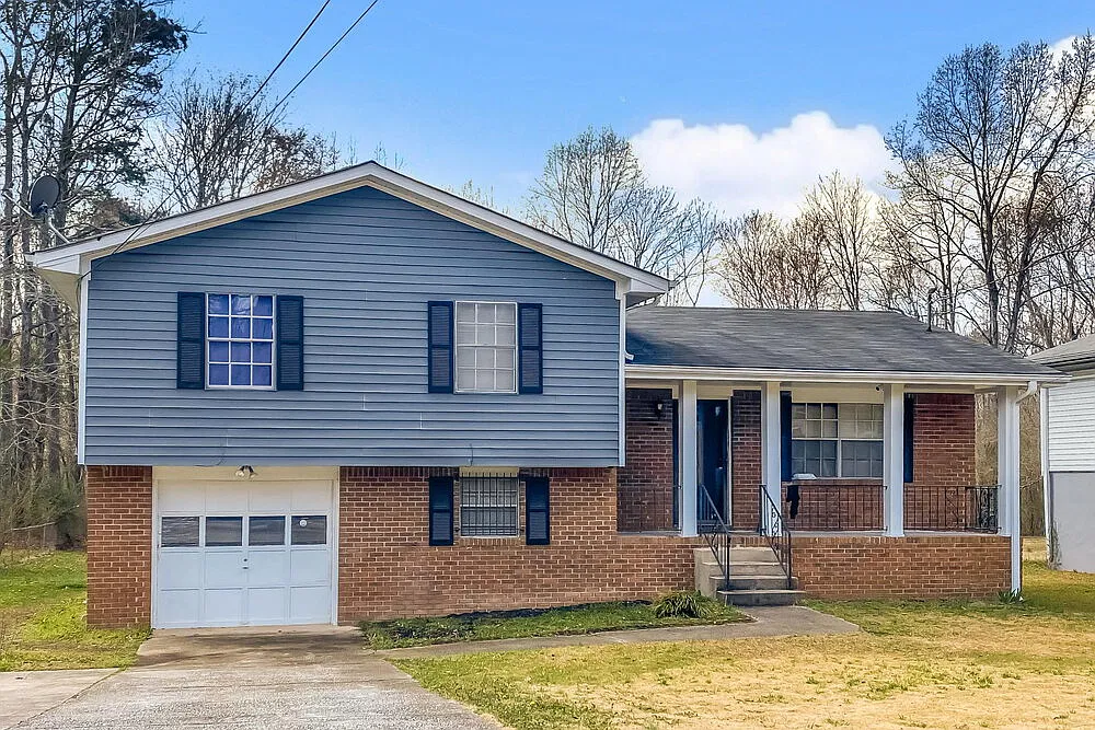 4 bed, 2.0 bath, 1366 sqft, $2,170 — Photo 1